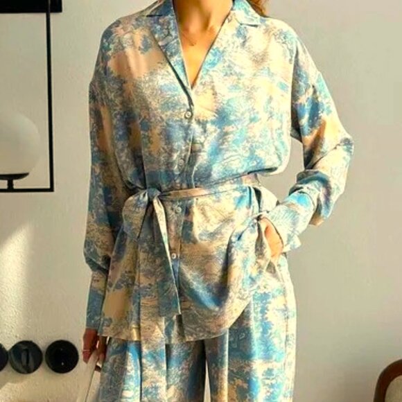 2 PIECE WARM BLUE AND CREAM TOILE PRINT BUTTON DOWN FRONT TROUSERS AND TOP SET - Picture 4 of 5